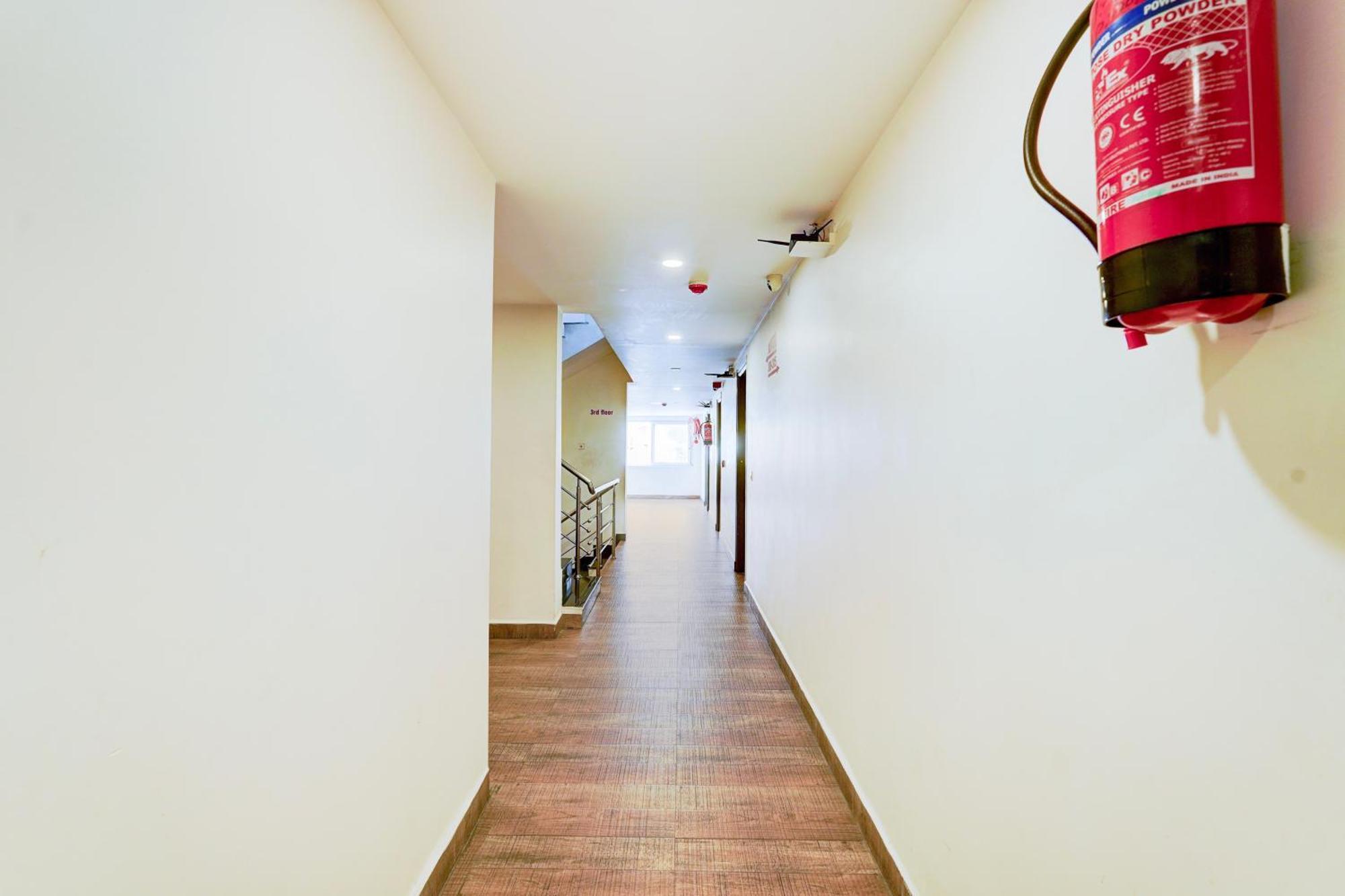 Super Townhouse Tirupati Hotel Exterior foto